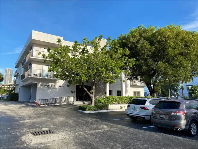 $299,000 | 1900 Diana Drive, Unit 3D, Hallandale Beach, FL 33009