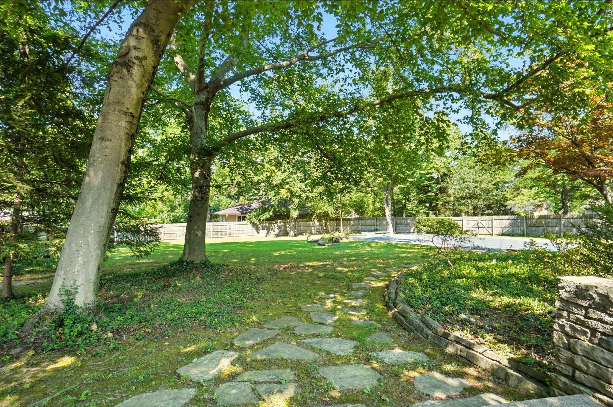 3885 Woodbridge Road Columbus, OH 43220 - Photo 141 of 158 135