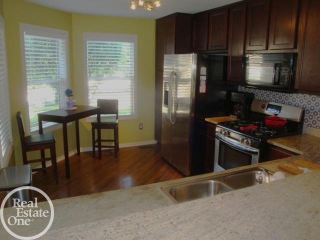 45640 Rathmore Drive Macomb, MI 48044 - Photo 14 of 27 50110269-13.JPG