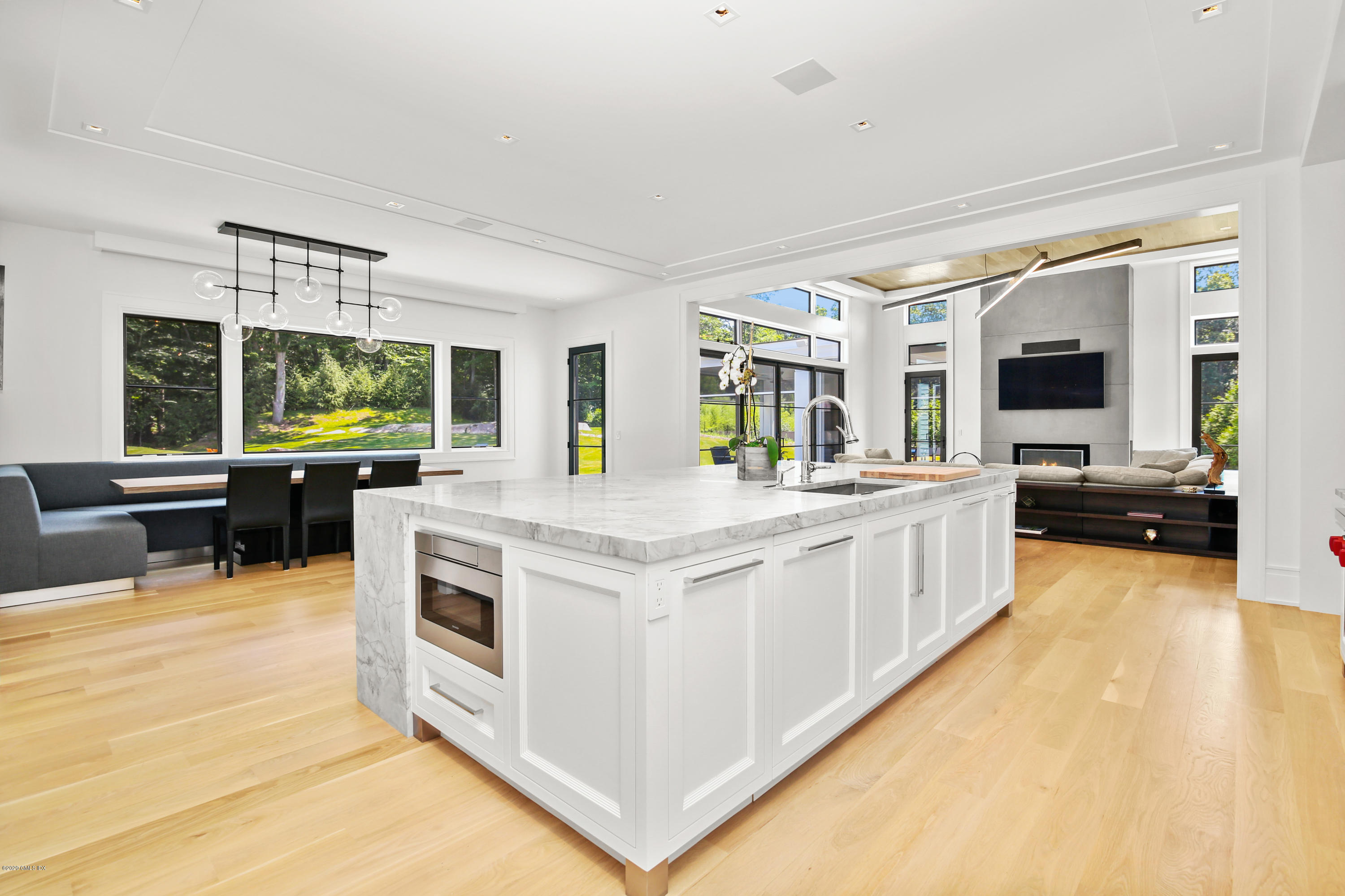 24 Thunder Mountain Road Greenwich, CT 06831 - Photo 14 of 41 Kitchen/Family Area with 10ft Ceilings