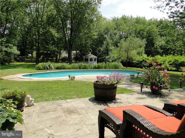 521 Oriole Road Villanova, PA 19085 - Photo 2 of 15