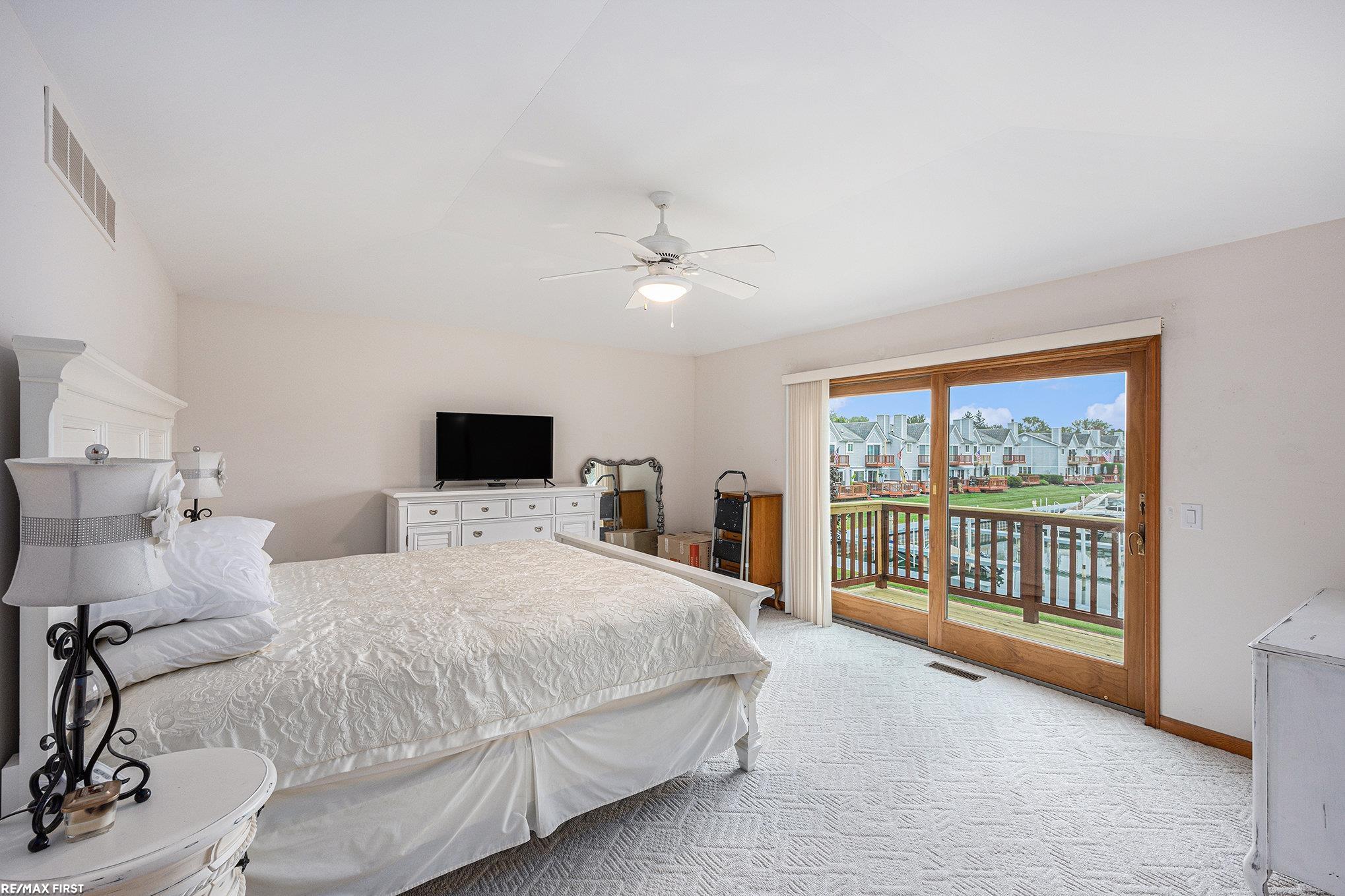 651 Pointe Tremble Road Algonac, MI 48001 - Photo 10 of 23 50156375-9bed38d1-5a2e-4e35-8029-a031862ffd0a.JPG
