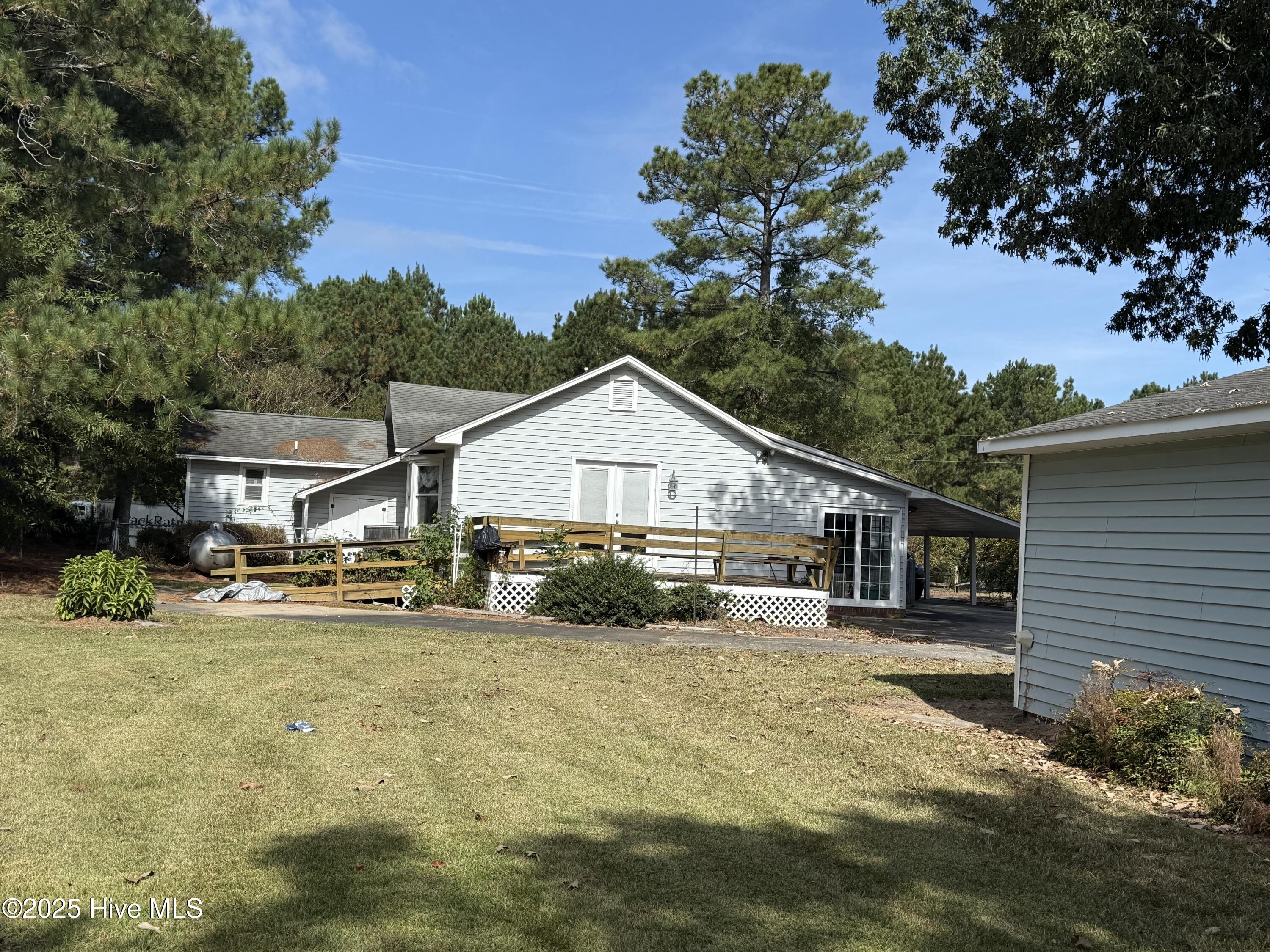 161 Loop Road Chocowinity, NC 27817 - Photo 2 of 11 Rear