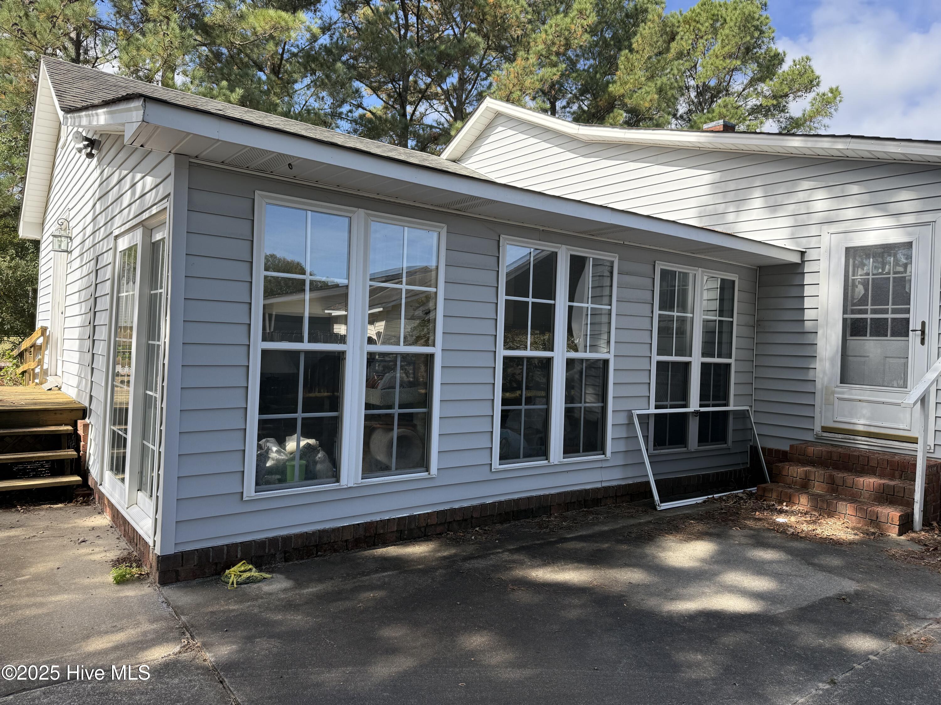 161 Loop Road Chocowinity, NC 27817 - Photo 3 of 11 Side/Sunroom
