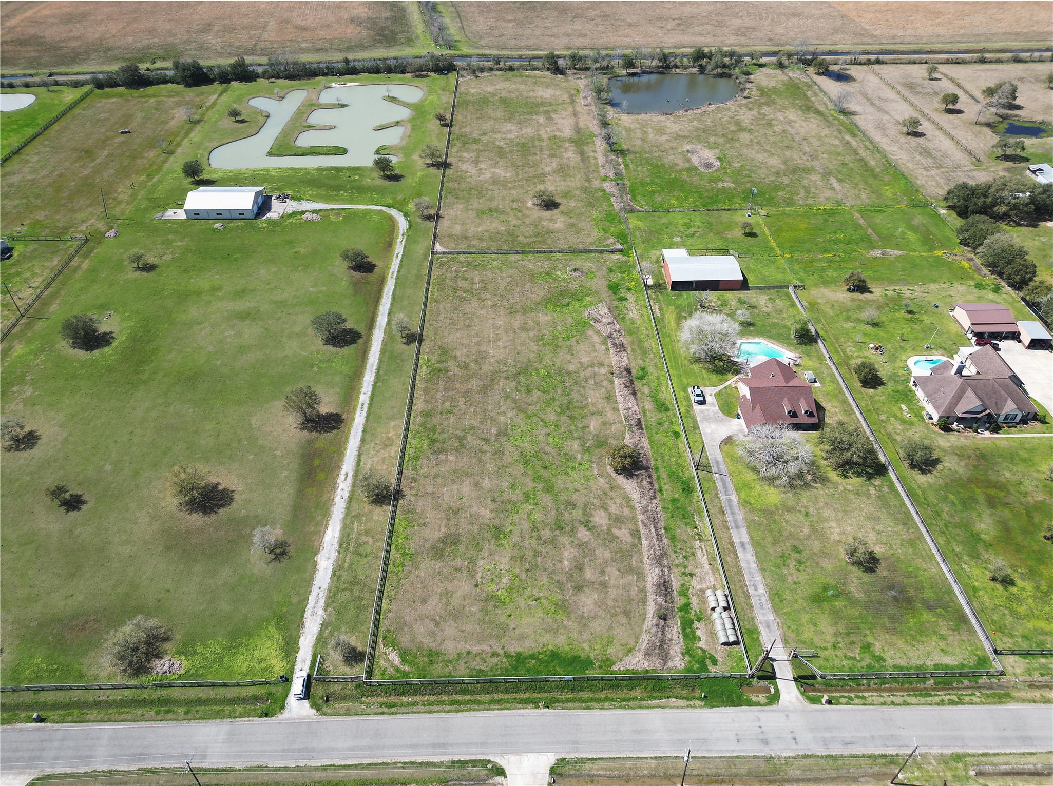 3080 South Pine Island Road Beaumont, TX 77713 - Photo 4 of 7 a bird view of a bathroom