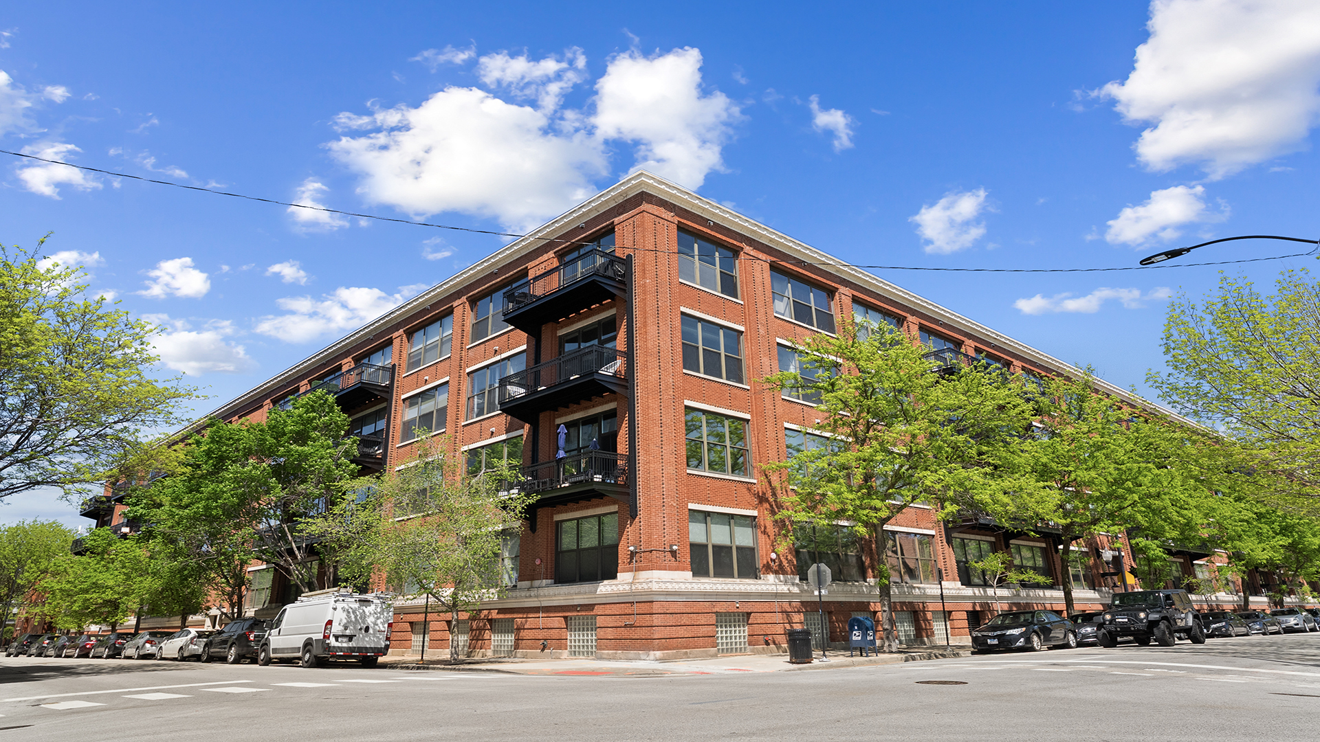 1040 West Adams Street, Unit 358 Chicago, IL 60607 - Photo 3 of 25 Gallery Image 3