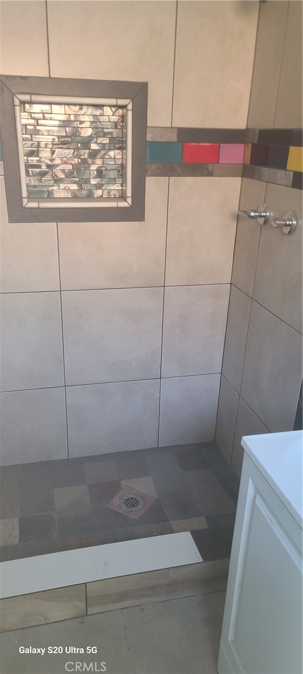 23441 El Rancho Drive Tehachapi, CA 93561 - Photo 26 of 30 a bathroom with a window