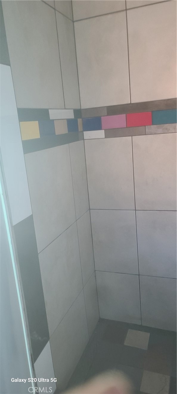 23441 El Rancho Drive Tehachapi, CA 93561 - Photo 29 of 30 a bathroom with a shower and window