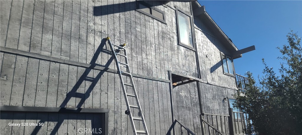 23441 El Rancho Drive Tehachapi, CA 93561 - Photo 5 of 30 a view of wooden staircase