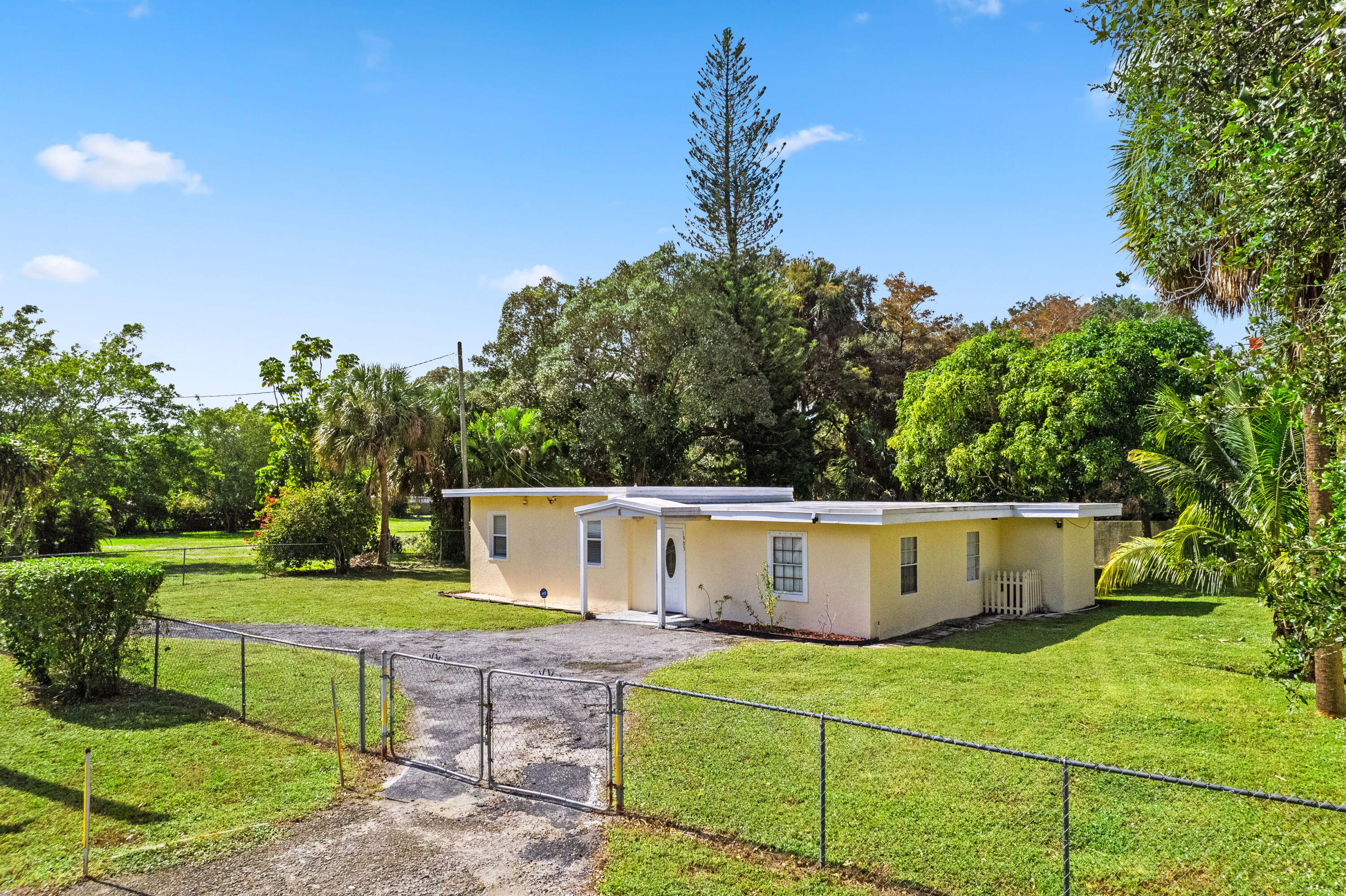 1903 Donnell Road West Palm Beach, FL 33409 - Photo 4 of 38 IMG_8816