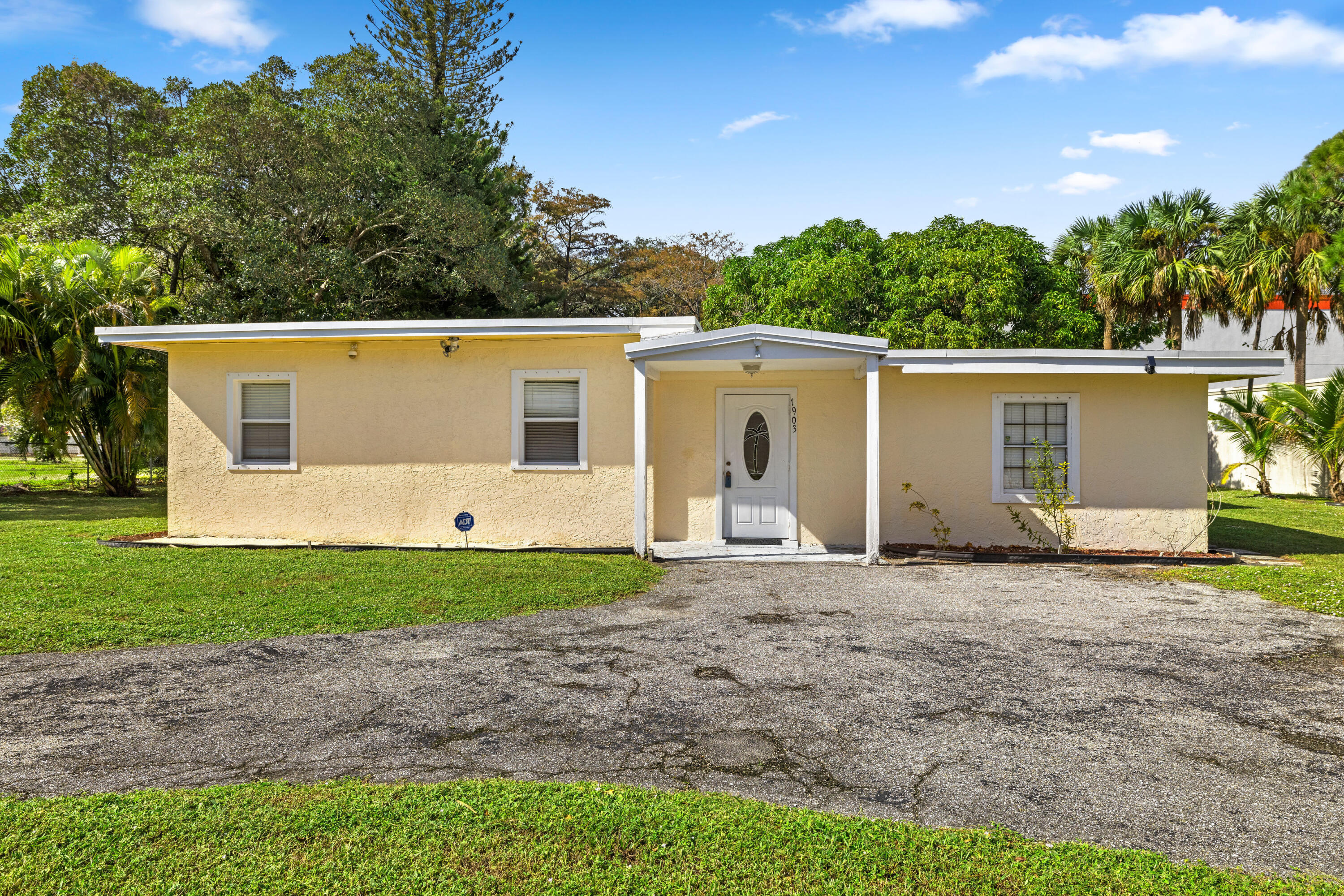 1903 Donnell Road West Palm Beach, FL 33409 - Photo 6 of 38 IMG_8836
