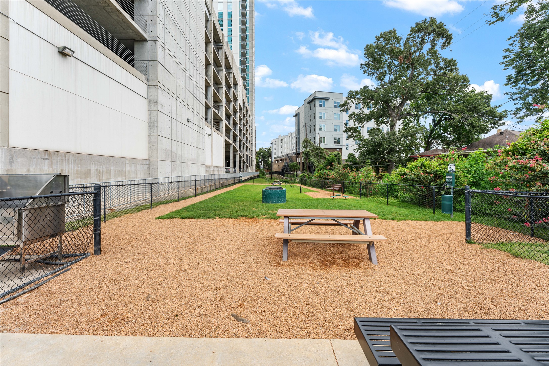 5925 Almeda Road, Unit 12711 Houston, TX 77004 - Photo 32 of 34 Dog park.