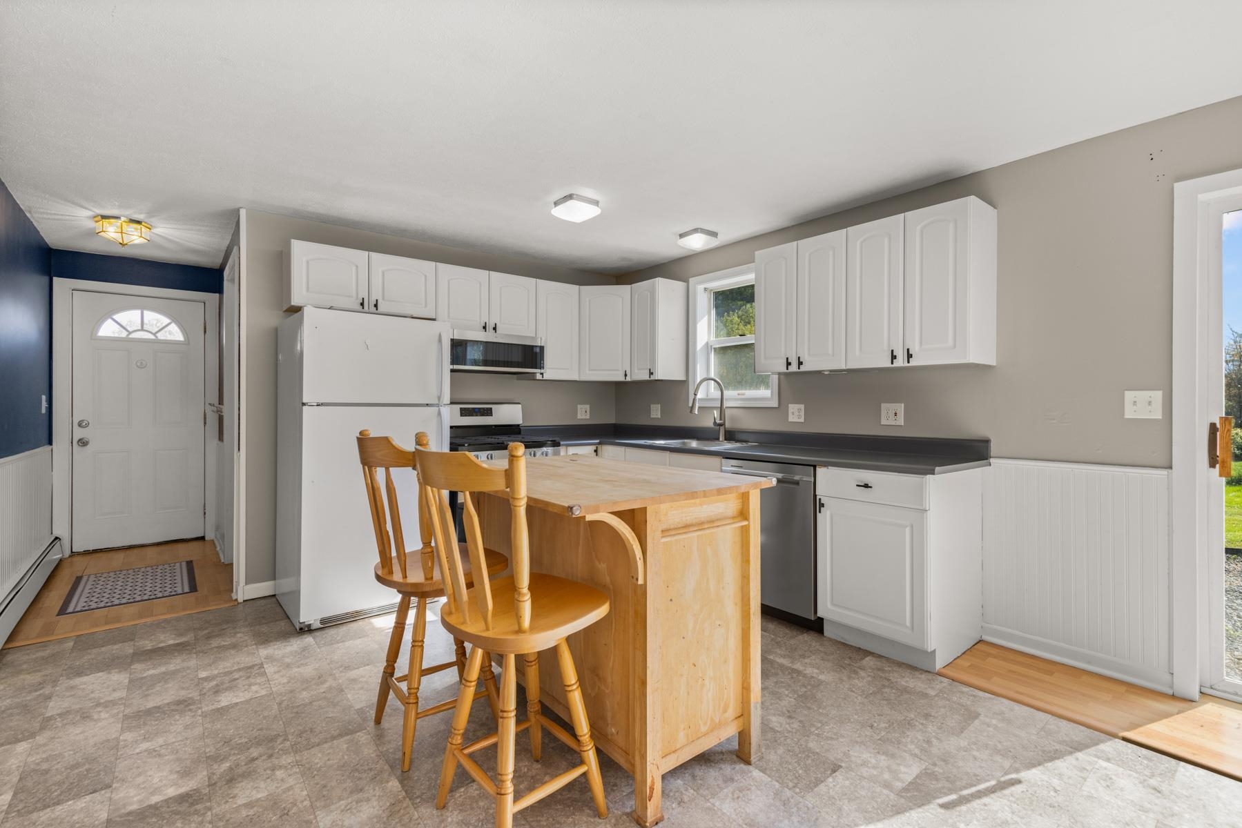 9 Nicholas Circle Dover, NH 03820 - Photo 6 of 28