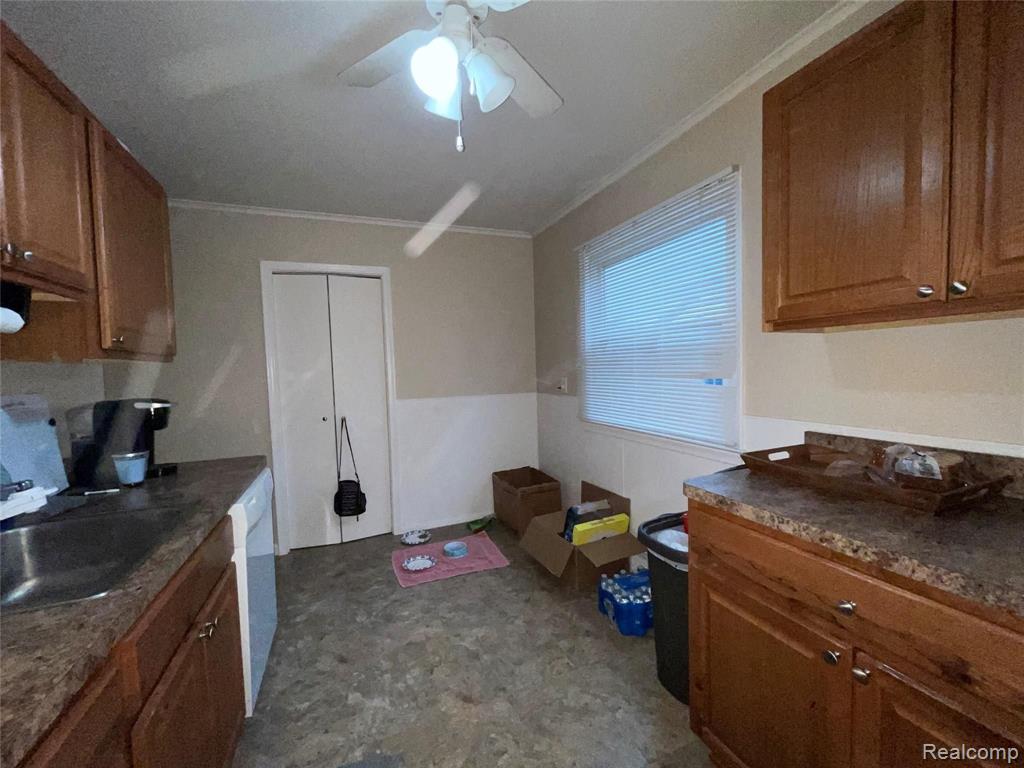 8085 Stephens Center Line, MI 48015 - Photo 8 of 12