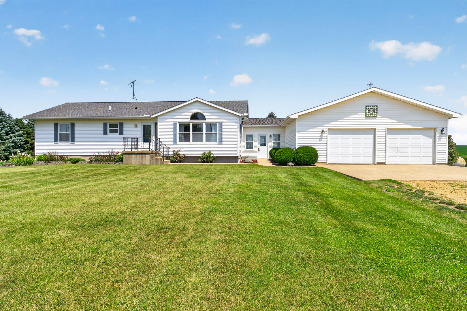 3958 200th Street Clinton, IA 52732 - Photo 1 of 38 Gallery Image 1