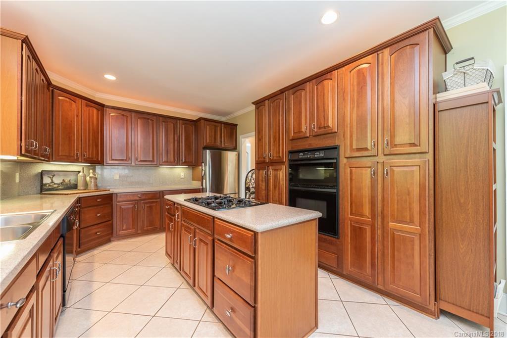 904 Ashford Way, Unit 2 Fort Mill, SC 29708 - Photo 8 of 24 a kitchen with wooden cabinets and appliances