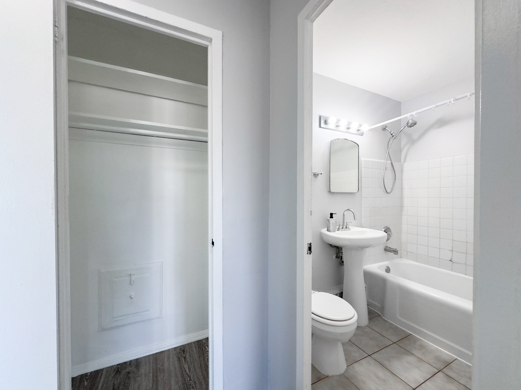 7333 North Ridge Boulevard, Unit 509 Chicago, IL 60645 - Photo 15 of 21