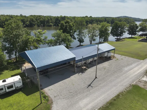 $299,000 | 1067 WC PICKETT Road, Clifton, TN 38425