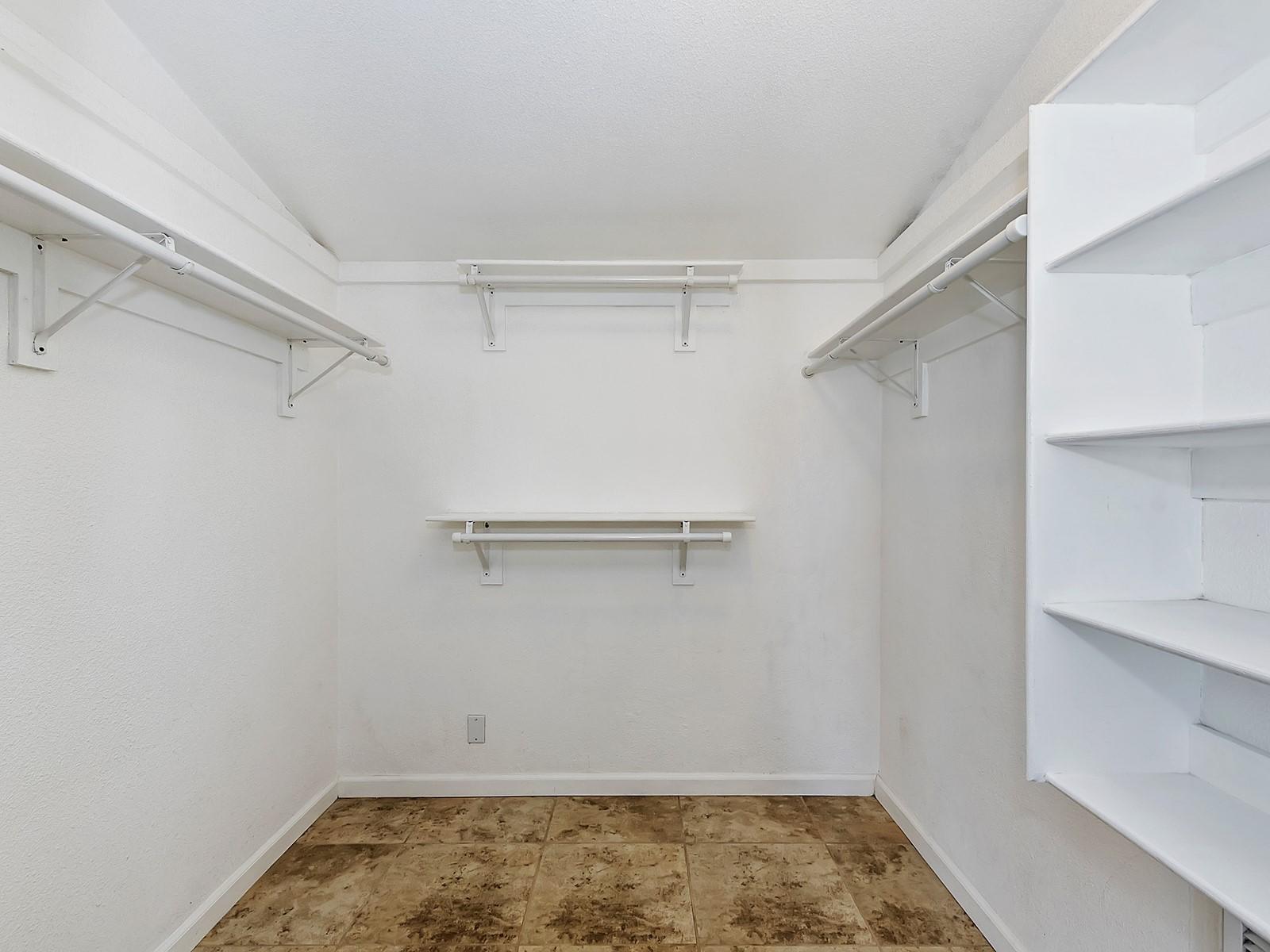 71606 Mirage Road Rancho Mirage, CA 92270 - Photo 22 of 50 022_Closet