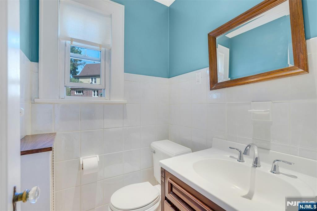 65 Merrison Street Teaneck, NJ 07666 - Photo 11 of 38