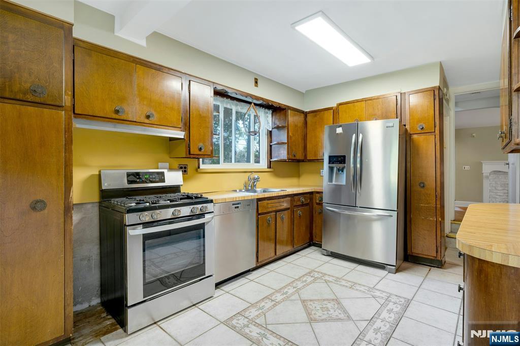 65 Merrison Street Teaneck, NJ 07666 - Photo 14 of 38