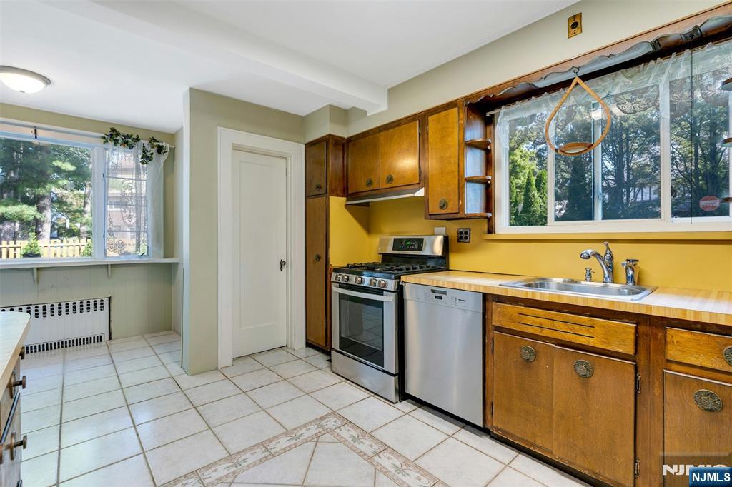 65 Merrison Street Teaneck, NJ 07666 - Photo 16 of 38