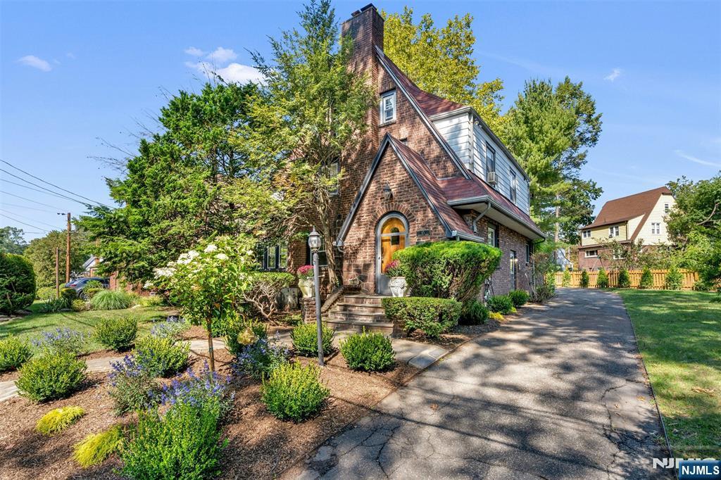 65 Merrison Street Teaneck, NJ 07666 - Photo 2 of 38