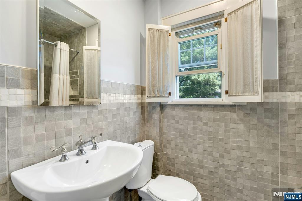 65 Merrison Street Teaneck, NJ 07666 - Photo 27 of 38