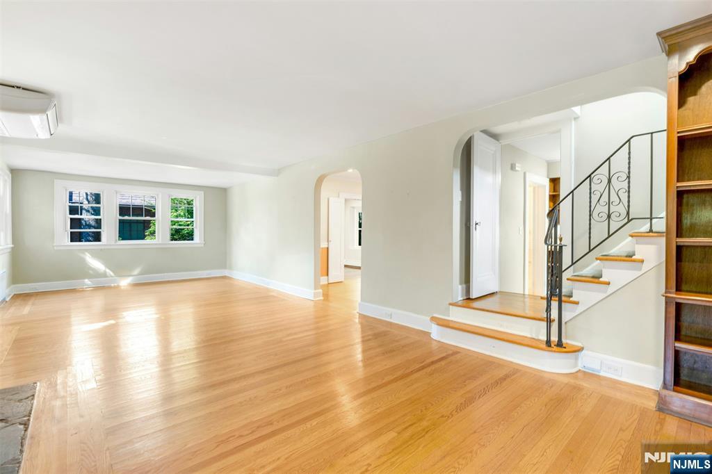 65 Merrison Street Teaneck, NJ 07666 - Photo 4 of 38