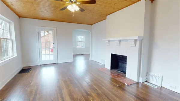 $249,900 | 1625 North Main Street, Mount Airy, NC 27030