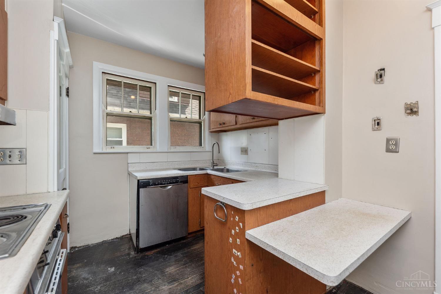 4718 Gray Road Cincinnati, OH 45232 - Photo 7 of 26 Gallery Image 7