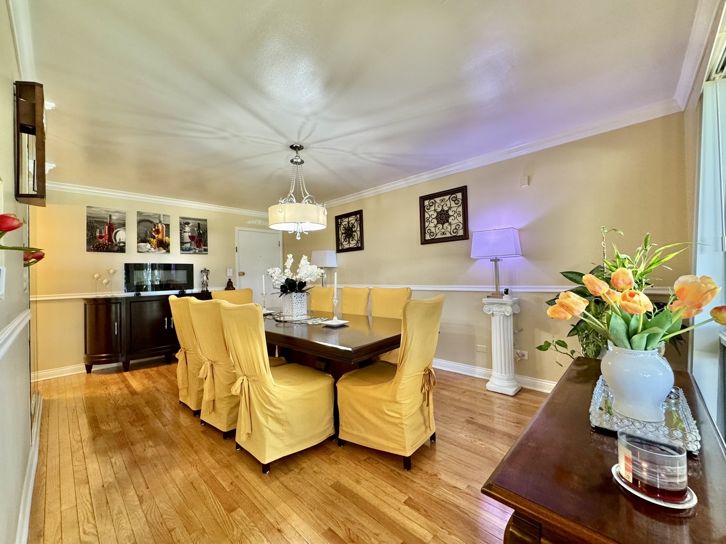 1247 South Mannheim Road, Unit 3 Westchester, IL 60154 - Photo 15 of 41 a living room with furniture and a potted plant