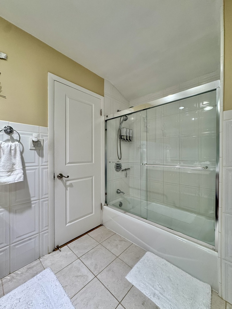 1247 South Mannheim Road, Unit 3 Westchester, IL 60154 - Photo 25 of 41 a bathroom with a shower and a sink