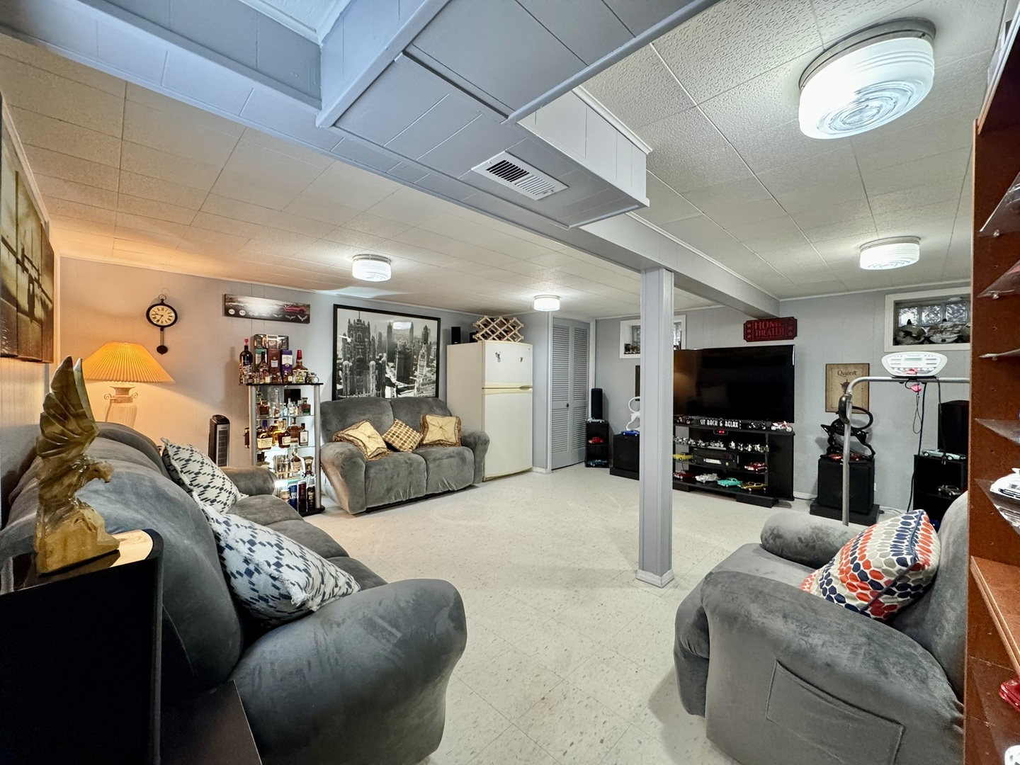 1247 South Mannheim Road, Unit 3 Westchester, IL 60154 - Photo 29 of 41 a living room with furniture and a flat screen tv