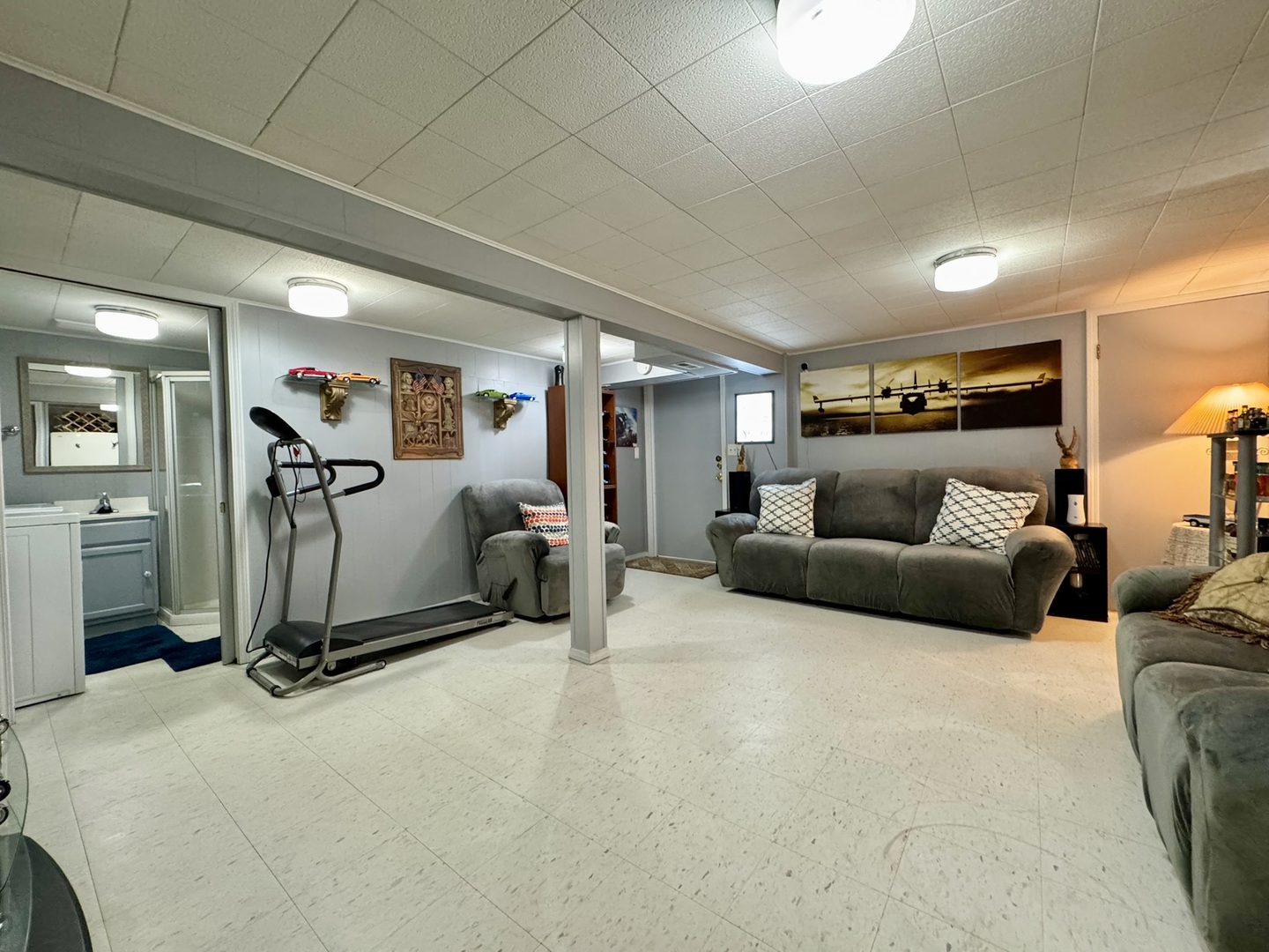 1247 South Mannheim Road, Unit 3 Westchester, IL 60154 - Photo 30 of 41 a living room with furniture gym equipment and a ceiling fan