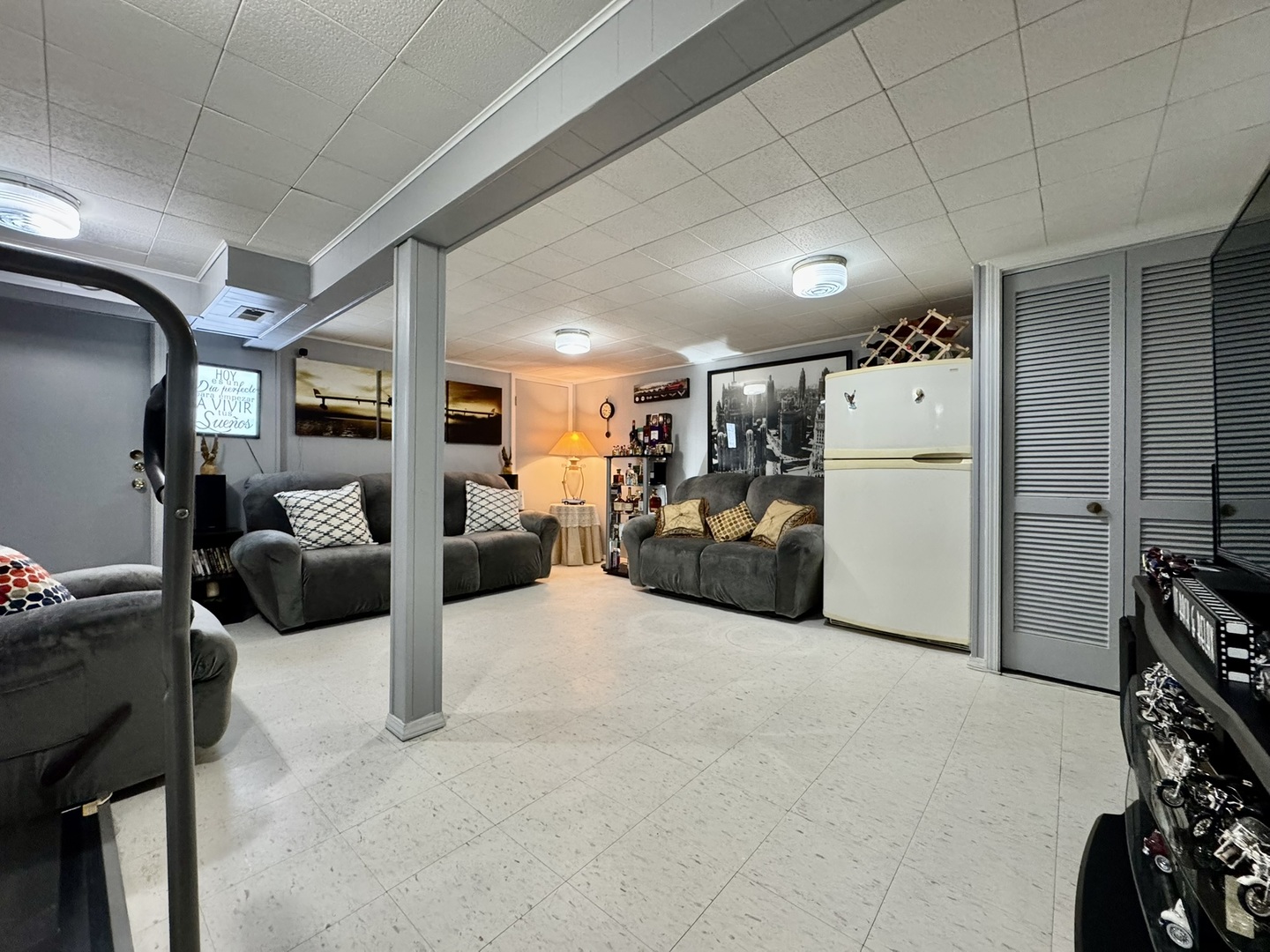 1247 South Mannheim Road, Unit 3 Westchester, IL 60154 - Photo 31 of 41 a large white room with furniture