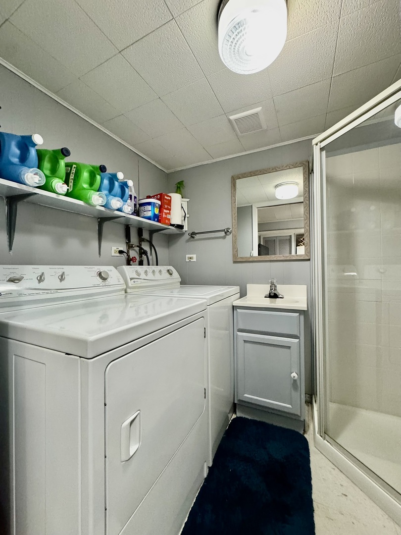 1247 South Mannheim Road, Unit 3 Westchester, IL 60154 - Photo 33 of 41 a utility room with cabinets washer and dryer