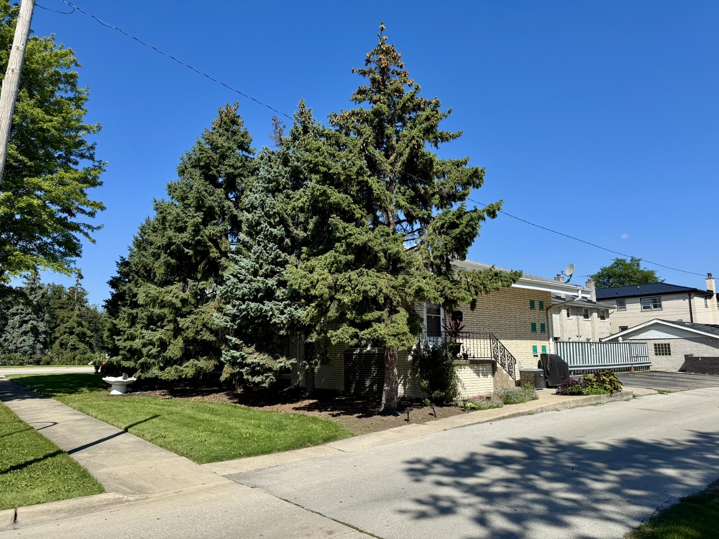1247 South Mannheim Road, Unit 3 Westchester, IL 60154 - Photo 35 of 41 a picture of a street with houses