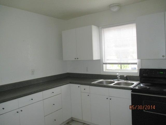 102 East 22nd Court Riviera Beach, FL 33404 - Photo 6 of 9 KITCHEN