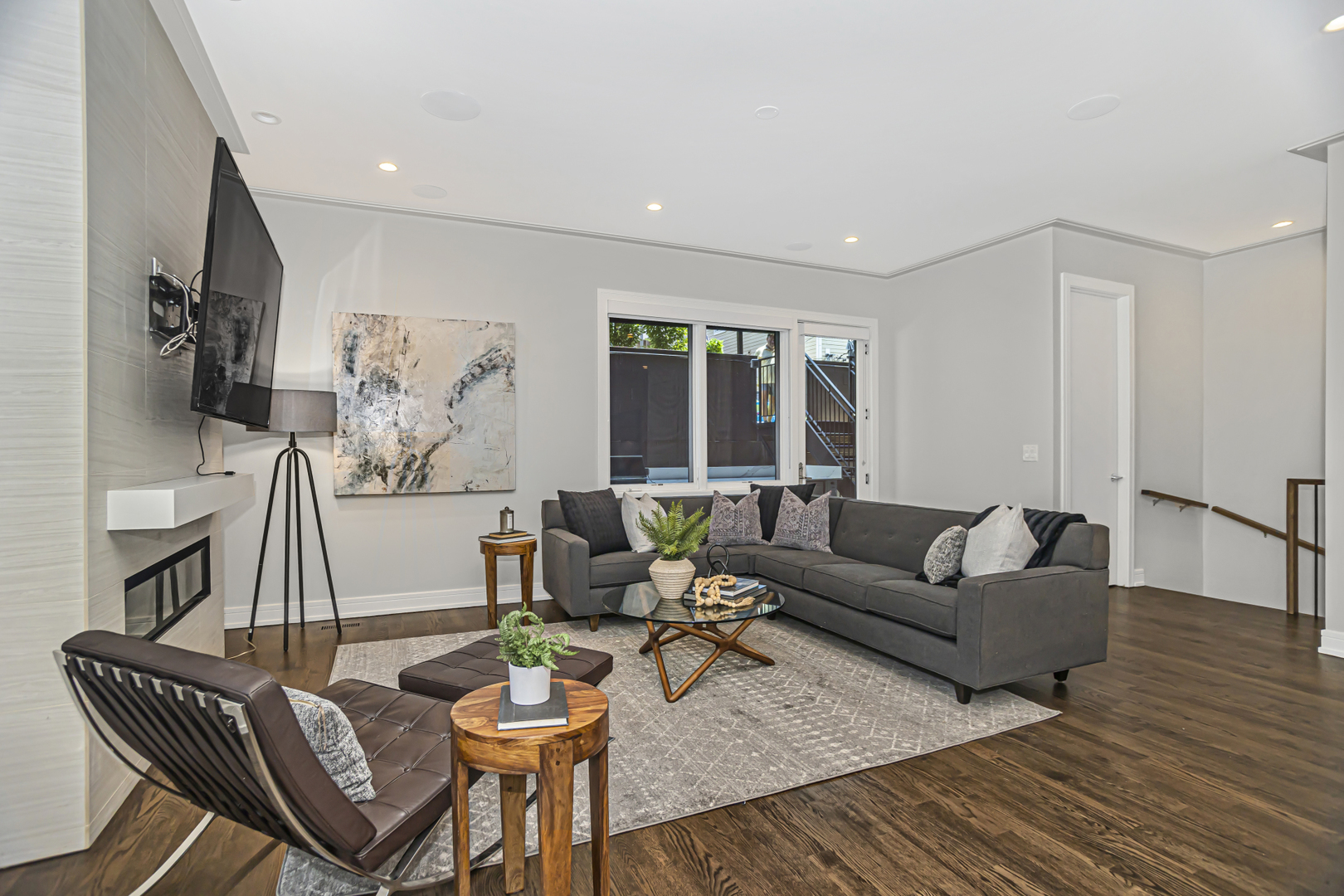 715 South May Street, Unit 1N Chicago, IL 60607 - Photo 11 of 25 a living room with furniture and a flat screen tv