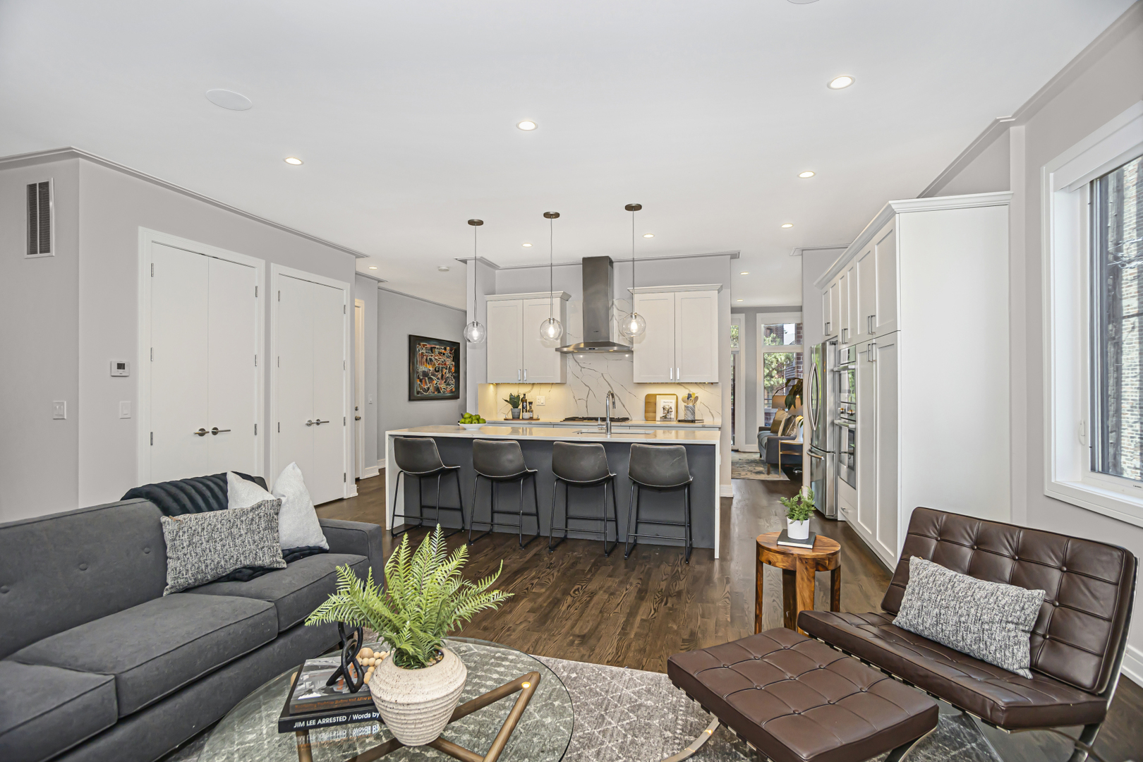 715 South May Street, Unit 1N Chicago, IL 60607 - Photo 10 of 25 a living room with furniture kitchen and a table