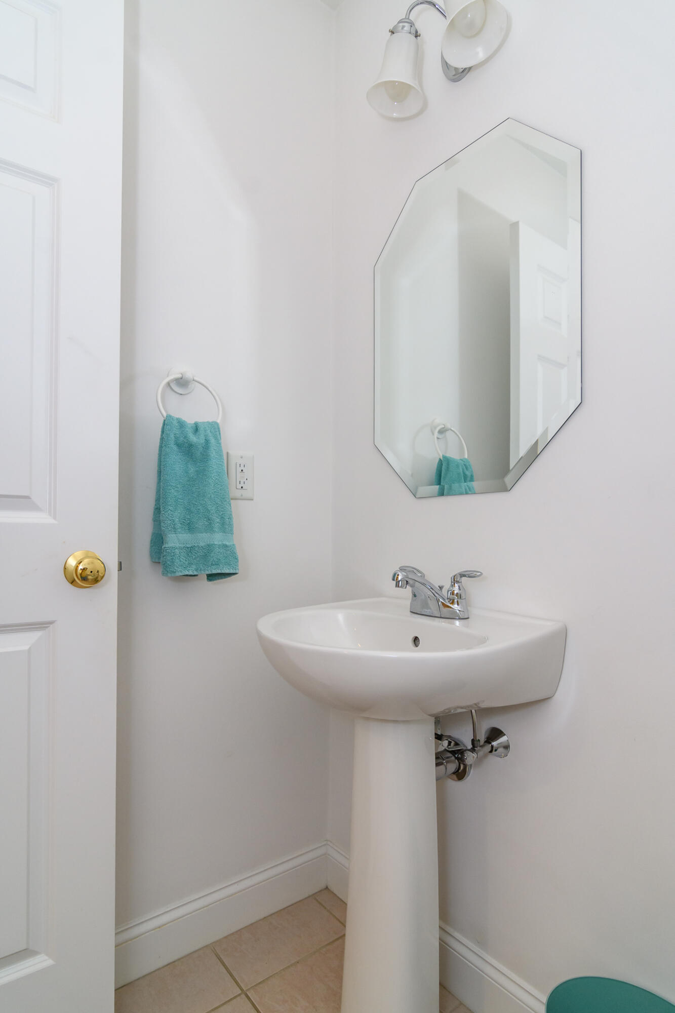 6 Hollyhock Knoll Court Buzzards Bay, MA 02532 - Photo 21 of 27 Bath B_WEB (4)