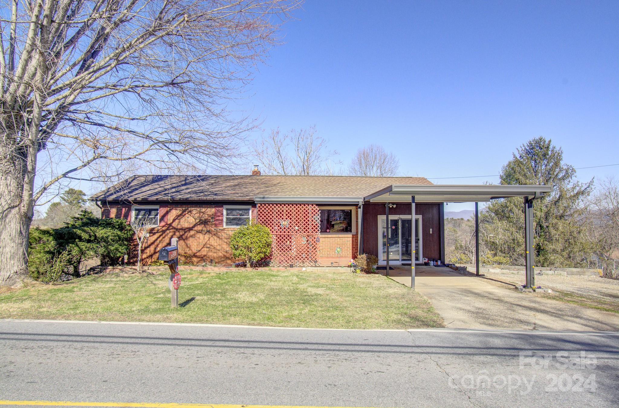 357 Deaverview Road Asheville, NC 28806 - Photo 1 of 40 Gallery Image 1