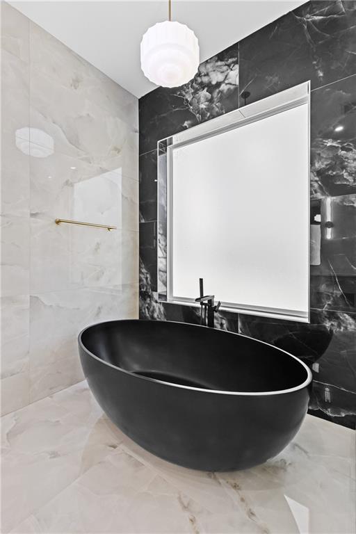 6996 Deaton Henry Road Hoschton, GA 30548 - Photo 27 of 65 a bath tub sitting in a bathroom