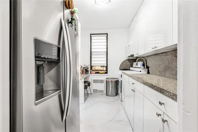 $355,000 | 2 West End Avenue, Unit 5N | Manhattan Beach