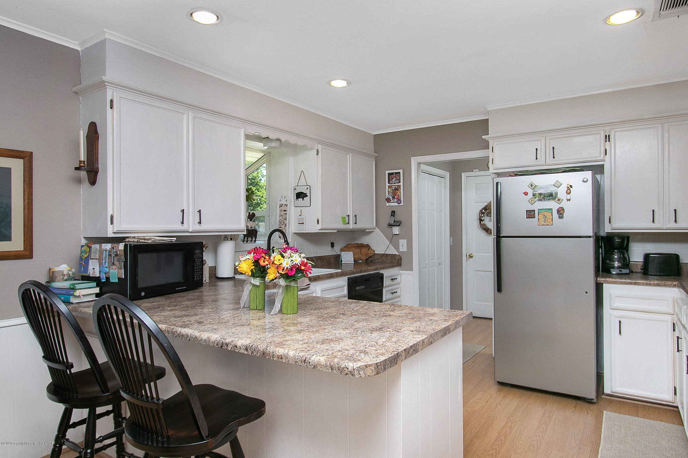 6700 Dreyfuss Road Amarillo, TX 79106 - Photo 13 of 37 a kitchen with sink refrigerator and dining table