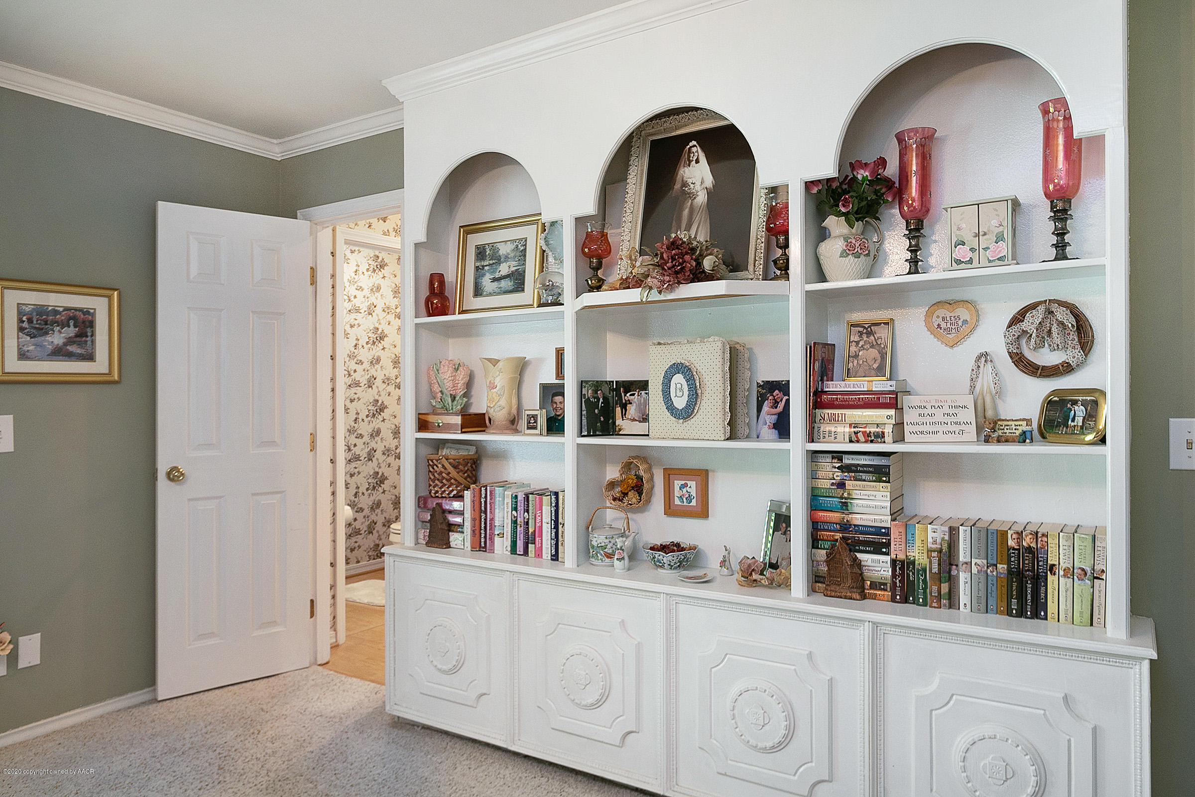 6700 Dreyfuss Road Amarillo, TX 79106 - Photo 20 of 37 a cabinet with water heater and living room