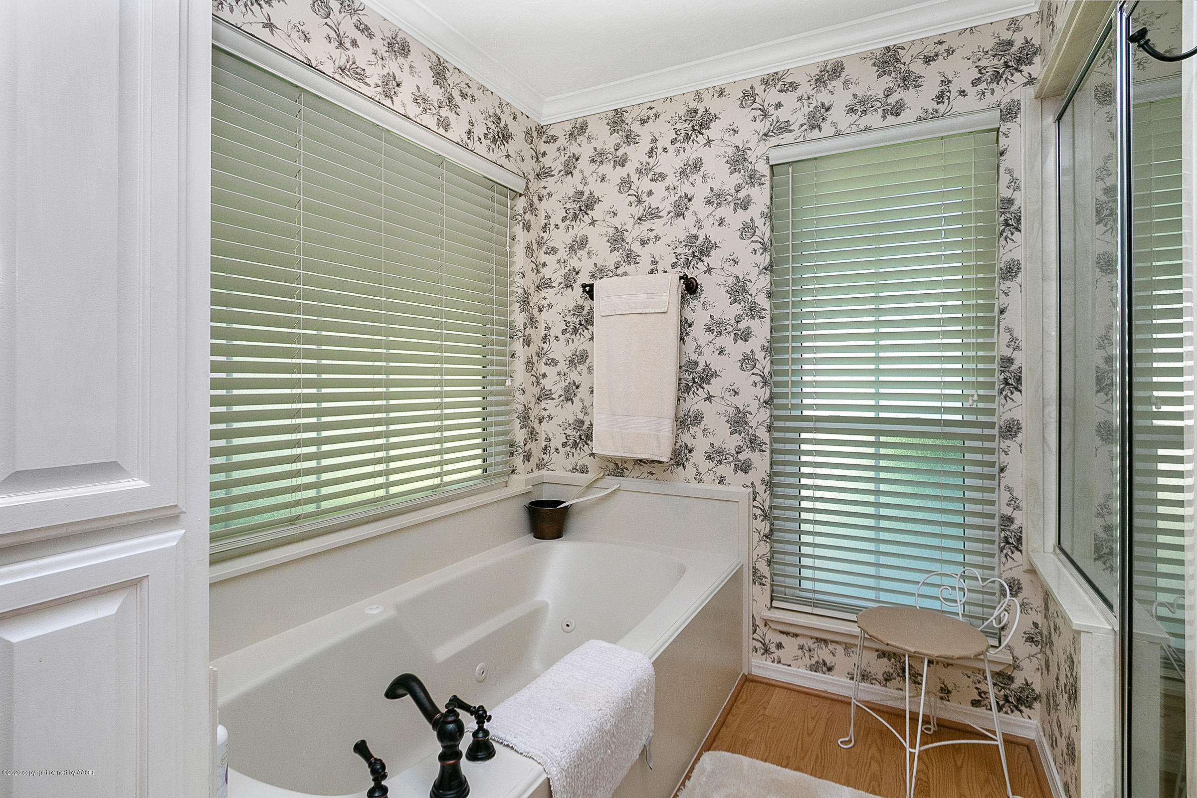 6700 Dreyfuss Road Amarillo, TX 79106 - Photo 22 of 37 a bathroom with a bathtub and shower
