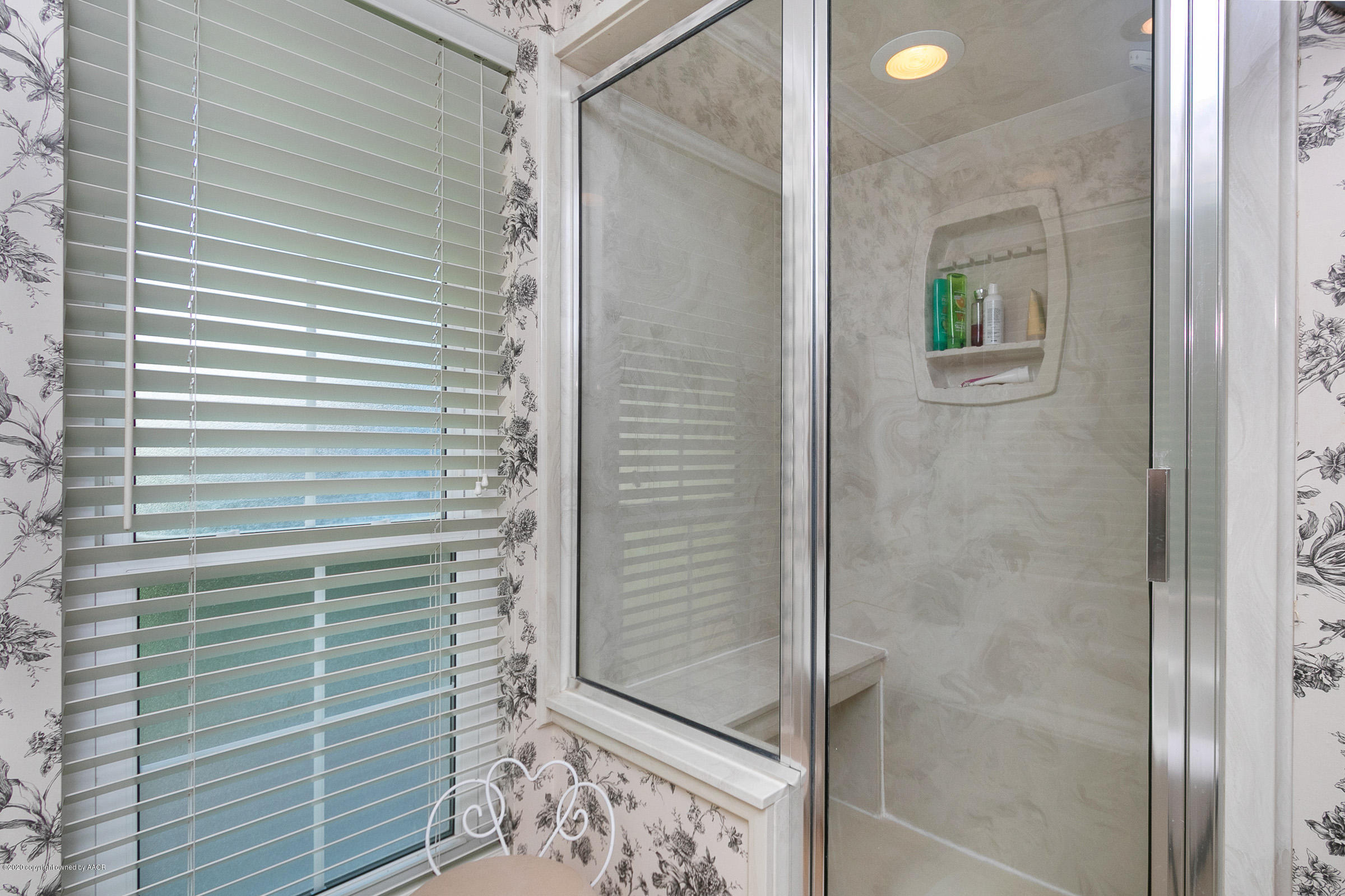 6700 Dreyfuss Road Amarillo, TX 79106 - Photo 23 of 37 a bathroom with a shower
