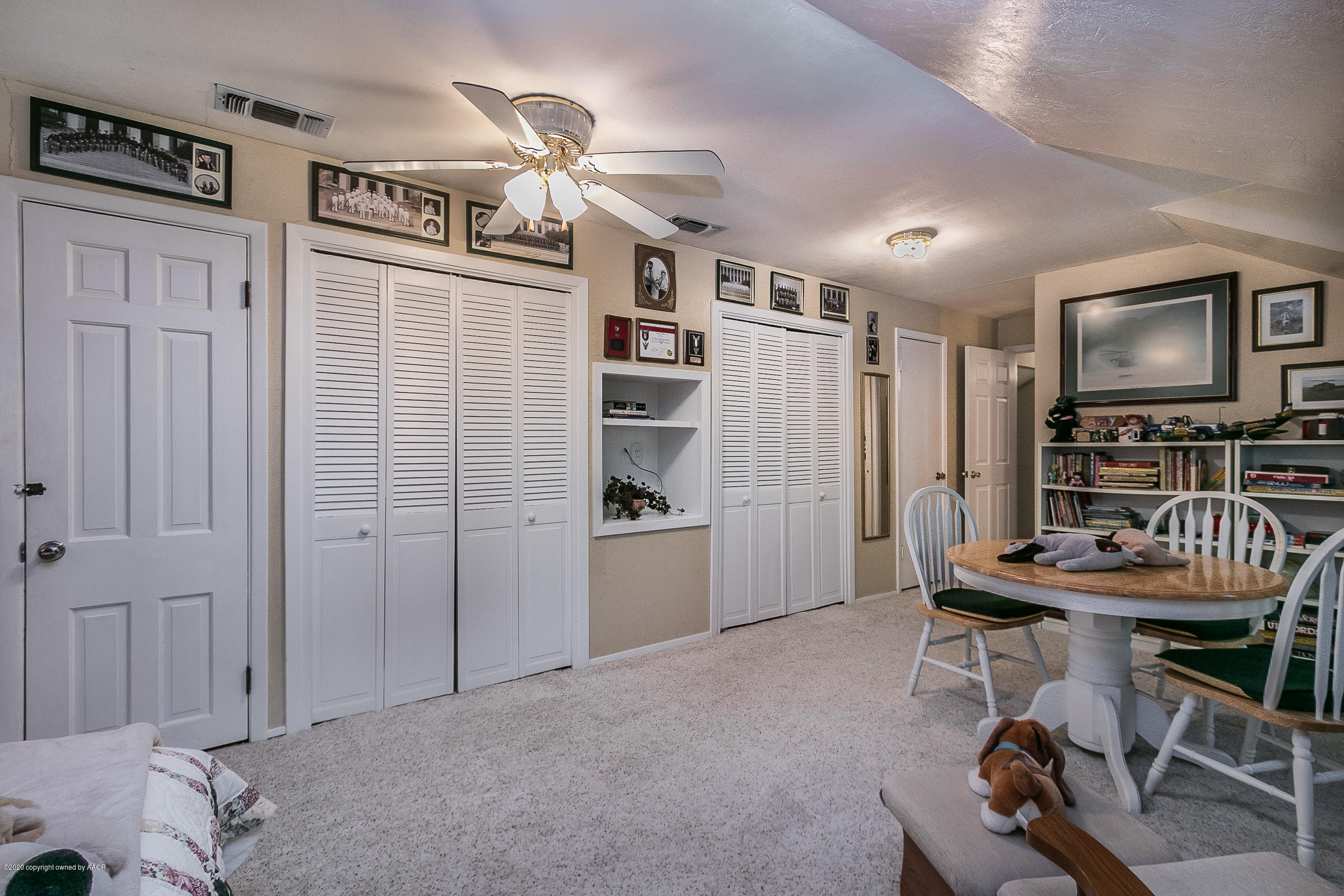 6700 Dreyfuss Road Amarillo, TX 79106 - Photo 30 of 37 a view of a livingroom with furniture and window